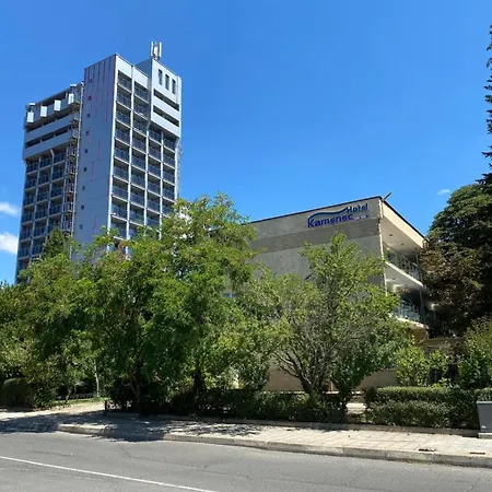 Kamenec Budget Νεσέμπαρ